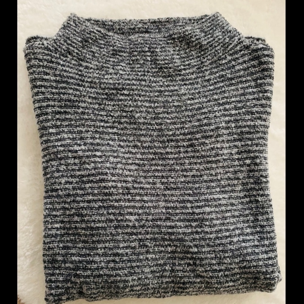 Old Navy Turtleneck sweater